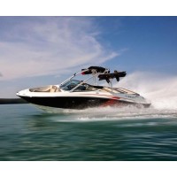 Пластиковый катер Sea Ray 230 SLX